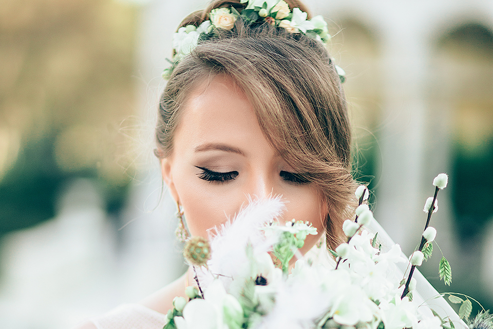 花束を受け取る新婦